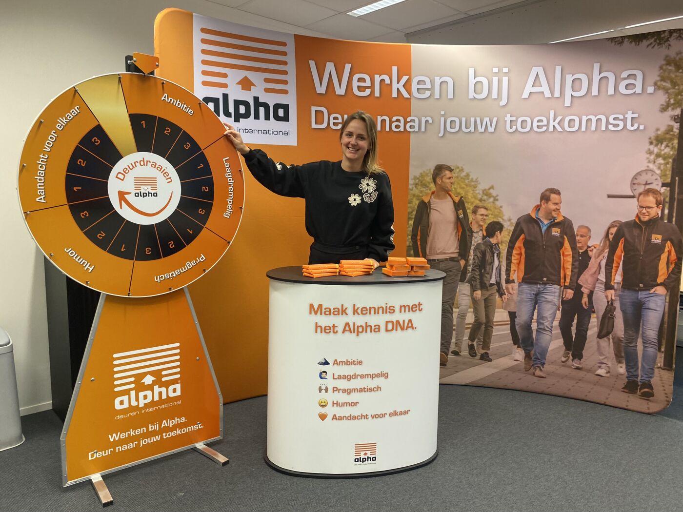 Medewerker Alpha Deuren bij Deurdraai rad